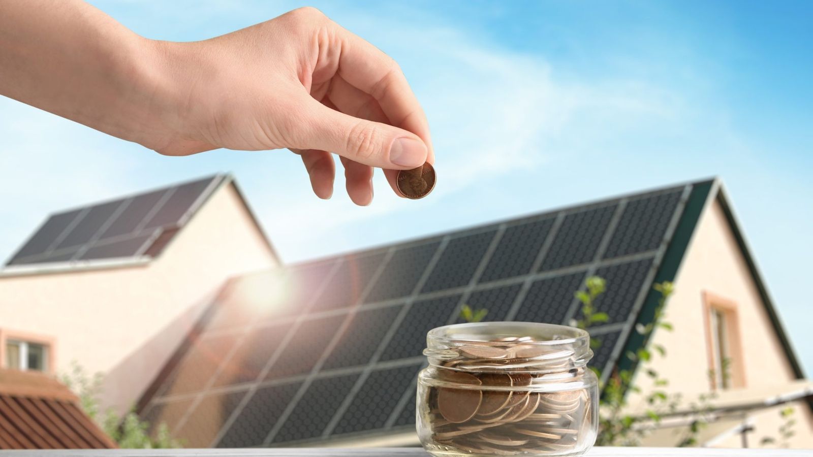 telhado com painéis solares